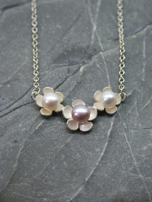 Daisy pendant with freshwater pearls
