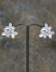 Flower cluster stud earrings