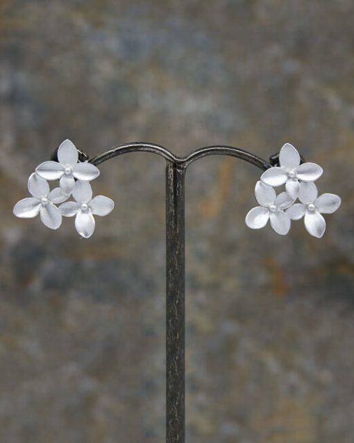 Flower cluster stud earrings