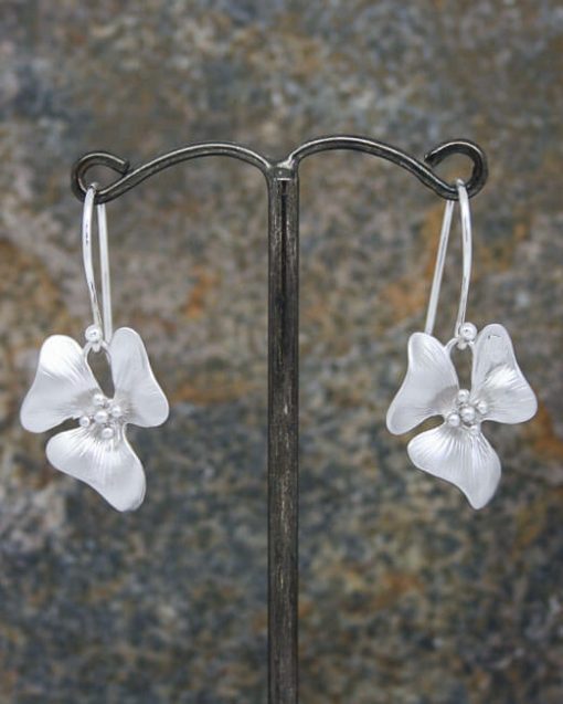 Elegant flower drop earrings