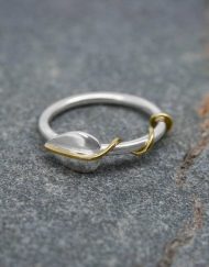 Silver leaf ring with brass detail