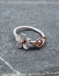 Silver daisy ring with copper tendrils