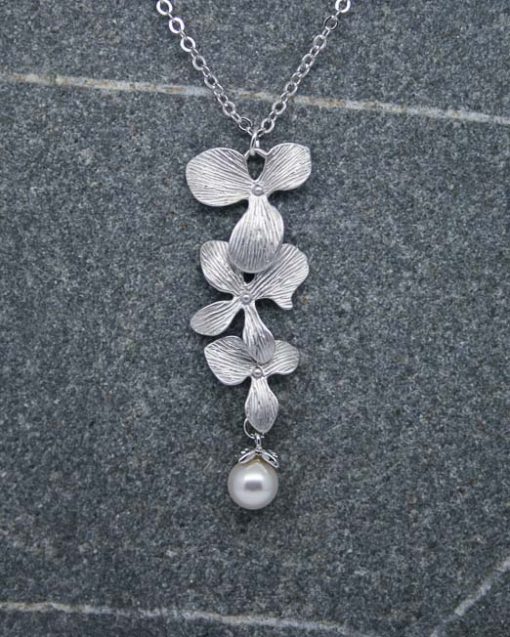 Orchid and pearl necklace