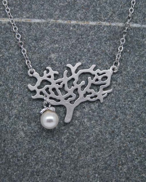 Tree & pearl necklace
