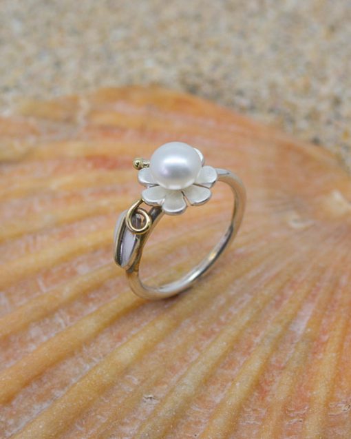 Silver and pearl flower ring with leaf and vine