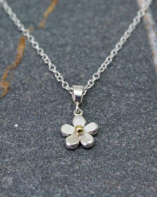 Silver mixed metal daisy necklace
