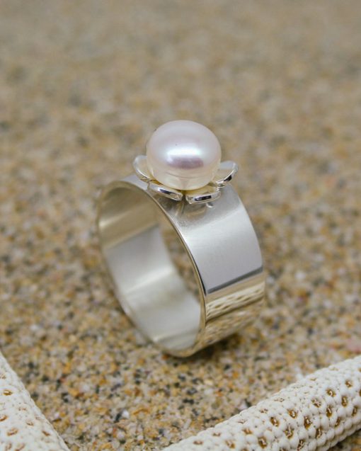 Wide sterling silver pearl and flower ring 2
