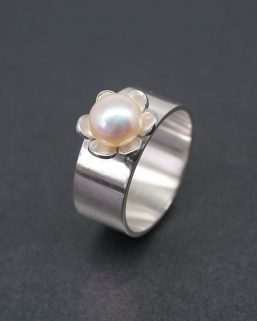 Wide sterling silver pearl and flower ring 1